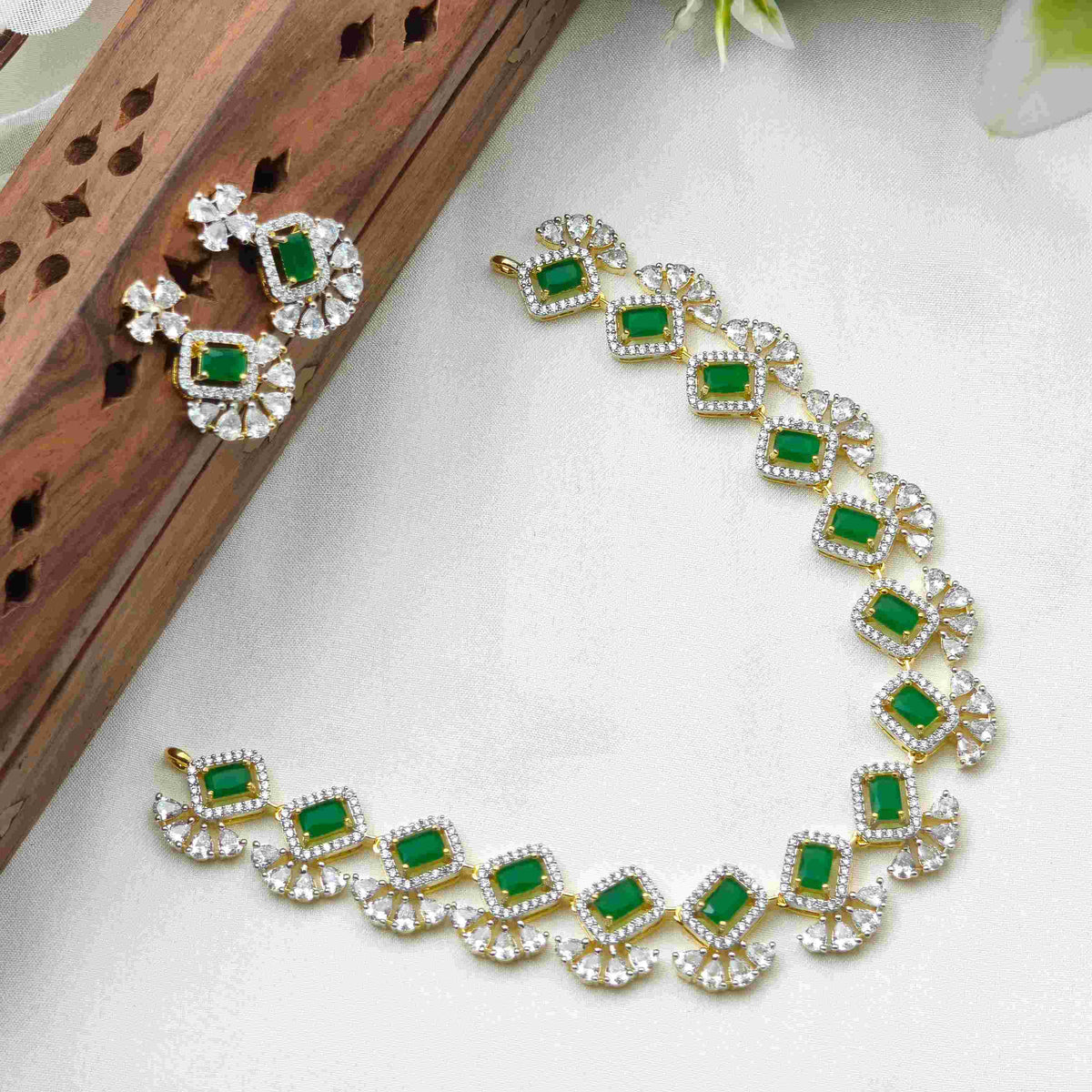 AD Green stone diamond necklace