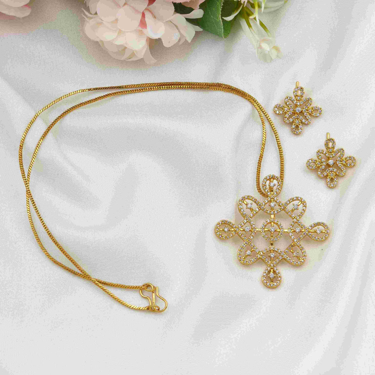 Meera Kolam pendent chain