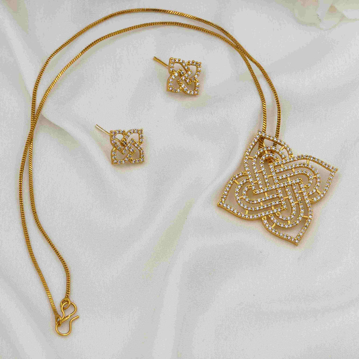 Veera Kolam pendent chain