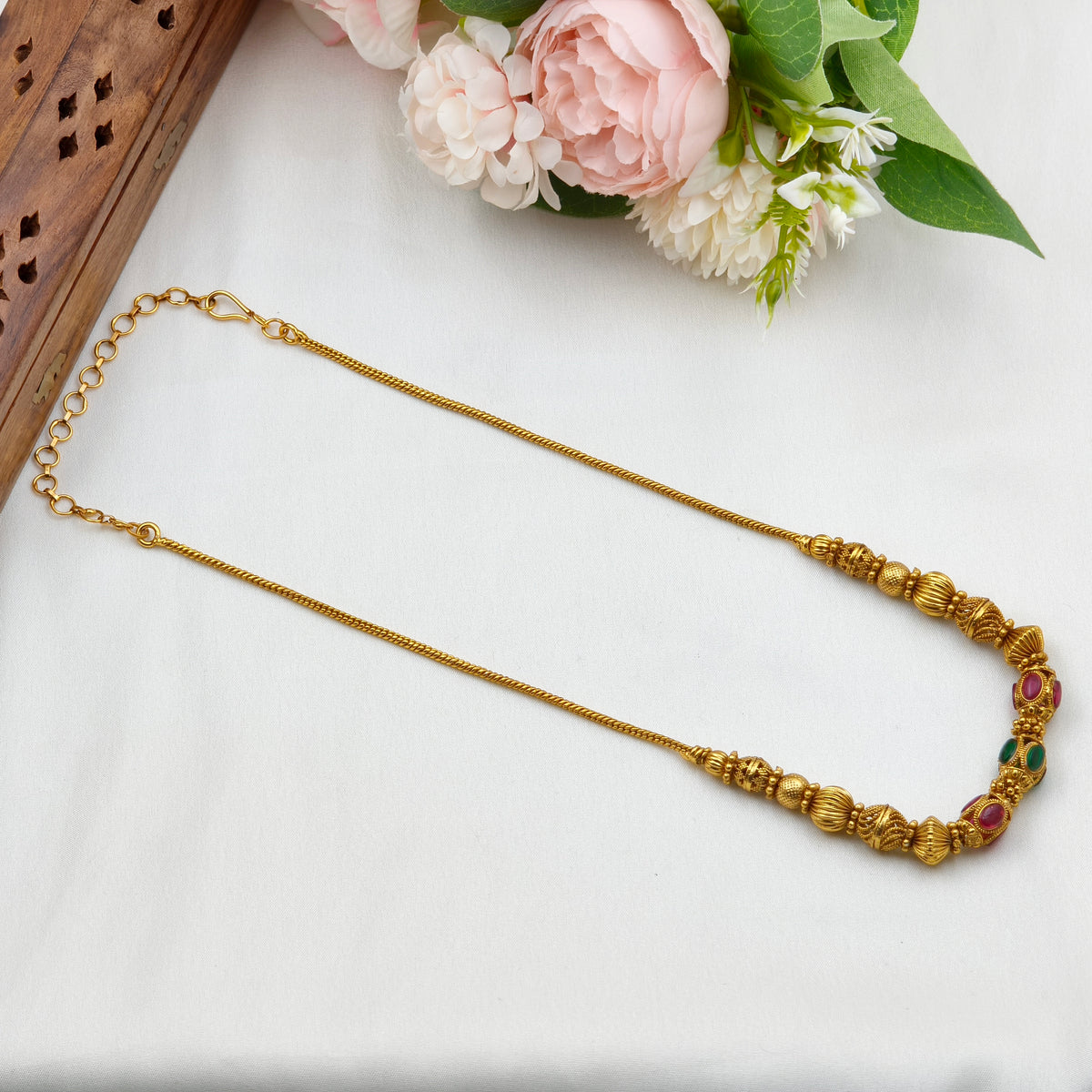 Iconic ball chain