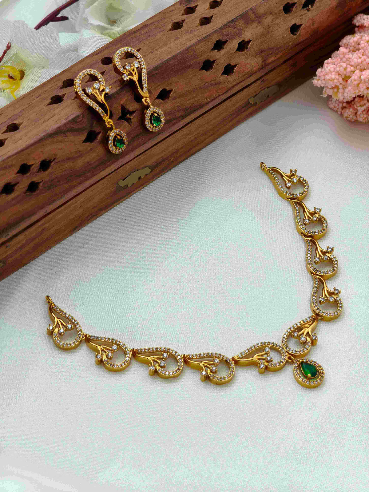Aryashini Regal Green Diamond necklace