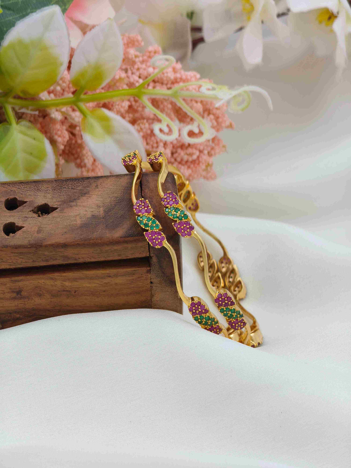 Multi leaf diamond bangle